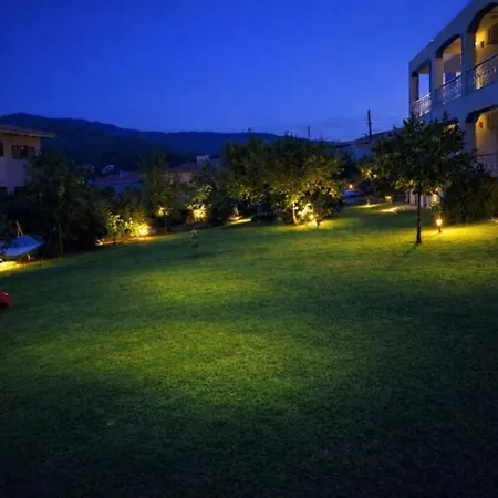 Riviera アパートホテル スタブロス